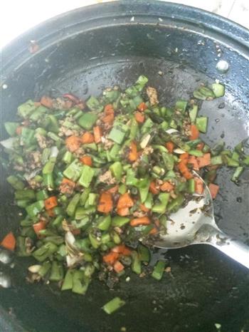 橄榄菜四季豆炒肉沫的做法步骤3