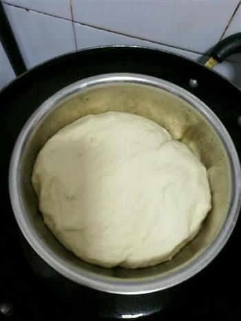 咸蛋黄肉松面包的做法步骤2