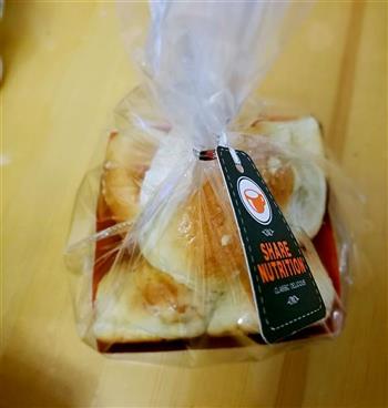 咸蛋黄肉松面包的做法步骤8