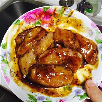 土豆泥配香煎鸡胸肉的做法步骤1
