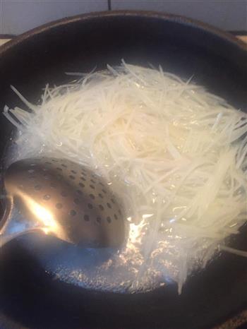炝拌土豆丝的做法步骤1