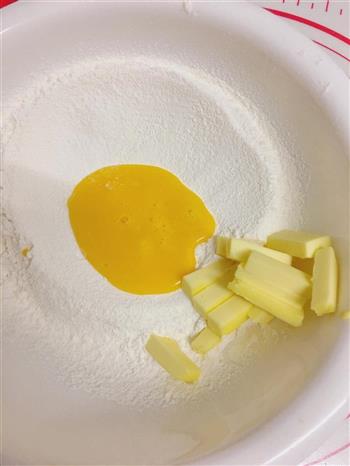 步骤超详细的乳酪南瓜派的做法步骤2