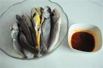 坤博锅烤黄鱼的做法步骤2