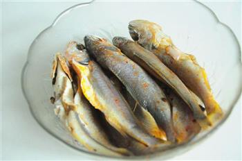 坤博锅烤黄鱼的做法步骤3