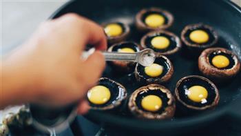 烤香菇鹌鹑蛋的做法步骤8