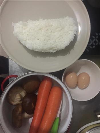 香菇胡萝卜鸡蛋粥的做法步骤1