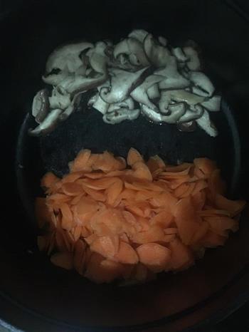 香菇胡萝卜鸡蛋粥的做法图解4