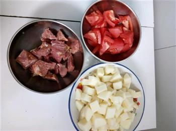 番茄土豆炖牛肉的做法步骤1