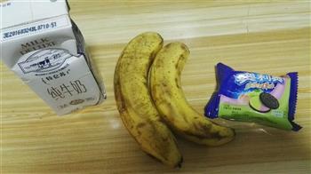 奥利奥香蕉奶昔的做法步骤1