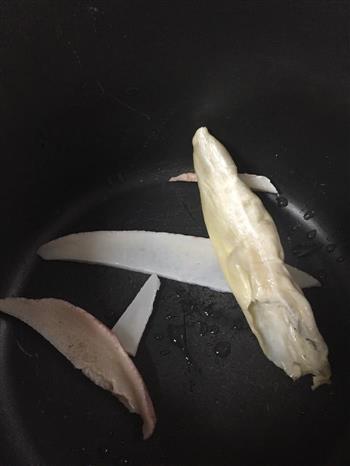 花胶螺肉红枣排骨汤的做法步骤1