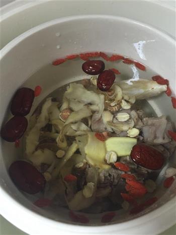 花胶螺肉红枣排骨汤的做法步骤4