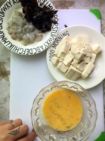 婴儿辅食-鲜虾豆腐汤的做法图解2