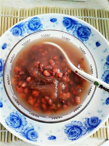 祛湿养颜红豆薏仁汤的做法图解2