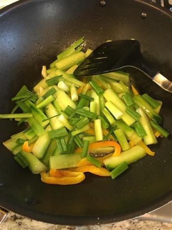 清炒黄瓜&芹菜的做法步骤4