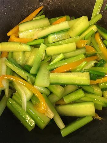 清炒黄瓜&芹菜的做法步骤5