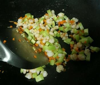 宝宝食谱-虾仁蛋炒饭的做法步骤3