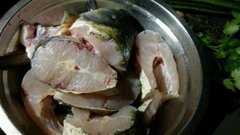双鱼海鲜煲的做法步骤2