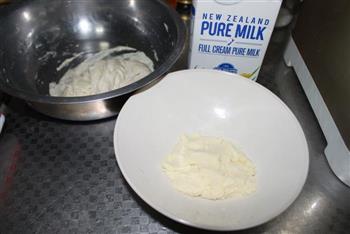 奶酪口味的糯米豆沙面包的做法步骤2