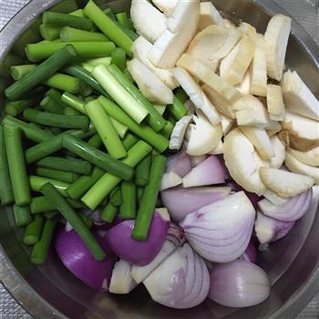 蔬菜炒面的做法步骤1