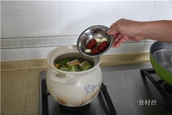 凉瓜玉米排骨汤的做法步骤6