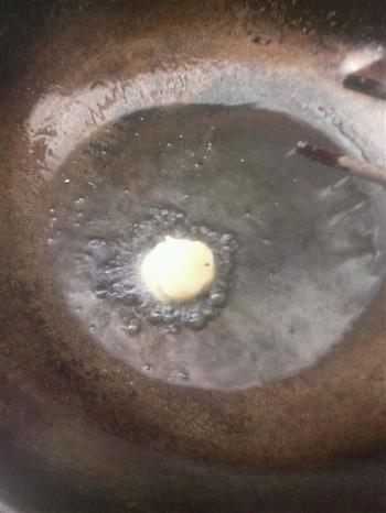 炸土豆丸子的做法步骤7