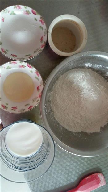 炼乳甜面包的做法步骤1