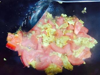 番茄鸡蛋炒面的做法步骤3