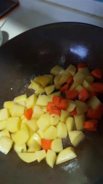 土豆烧鸡块的做法步骤3