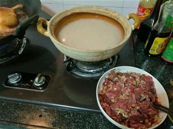 姜汁羊肉煲仔饭的做法步骤2