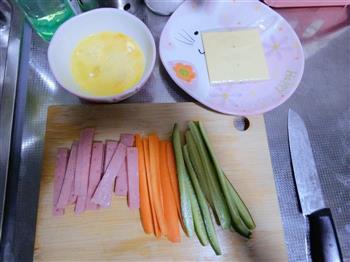 小兔兔胡萝卜紫菜包饭的做法图解2