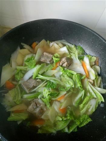 蔬菜排骨汤的做法图解2