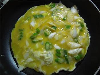大葱炒鸡蛋-如何炒出滑嫩的鸡蛋的做法步骤7
