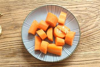 红萝卜排骨汤的做法步骤2