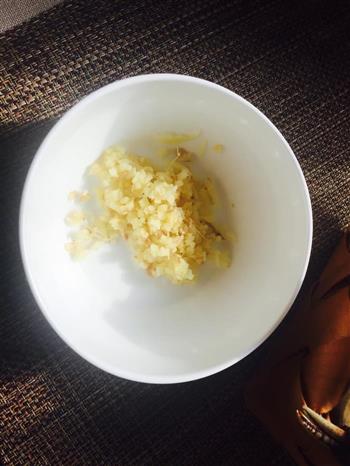 金秋美味-特别好吃的清蒸河蟹佐香油姜汁的做法步骤3
