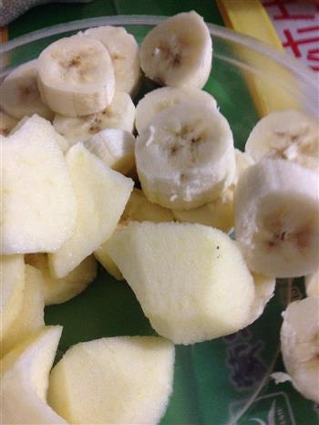 香蕉苹果奶昔的做法图解3