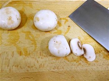 奶油蘑菇浓汤的做法图解1