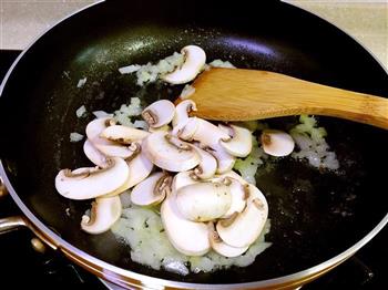 奶油蘑菇浓汤的做法步骤10