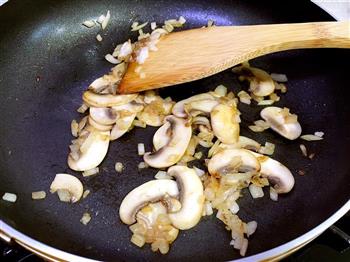 奶油蘑菇浓汤的做法步骤11