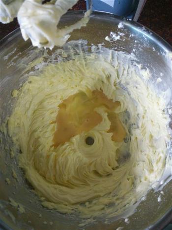 香喷喷的黄油曲奇饼干的做法步骤3