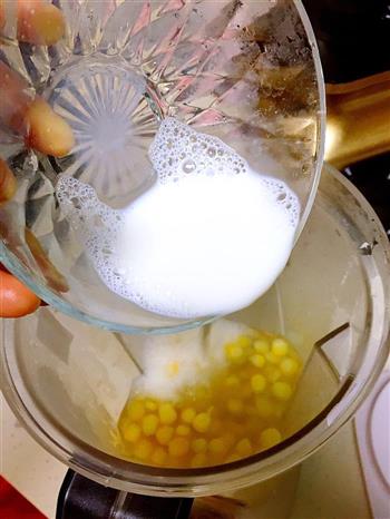 香甜奶香玉米汁VS鸡蛋卷的做法步骤3