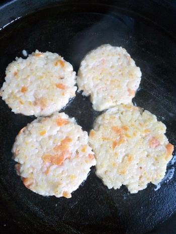 山药胡萝卜米饭饼的做法步骤4