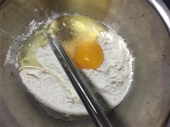 火腿鸡蛋饼的做法步骤2