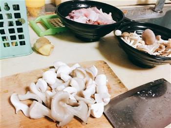 菌菇枸杞鸡汤的做法步骤2