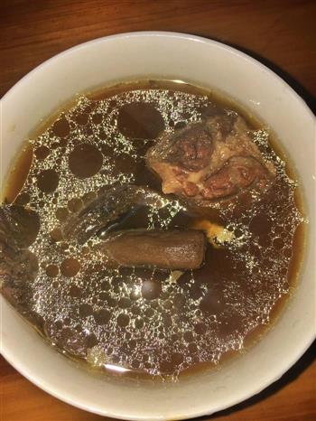 红菇西洋参牛尾汤的做法图解11