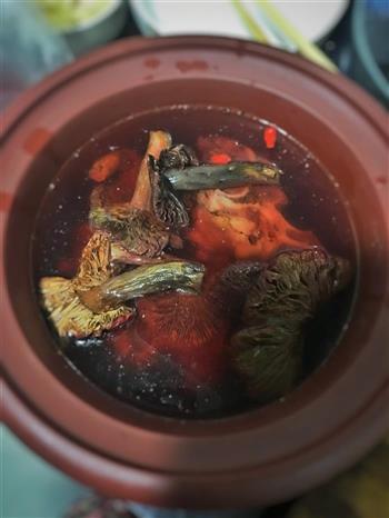 红菇西洋参牛尾汤的做法图解8