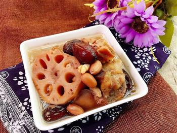 花生薏米红枣骨藕汤的做法步骤6
