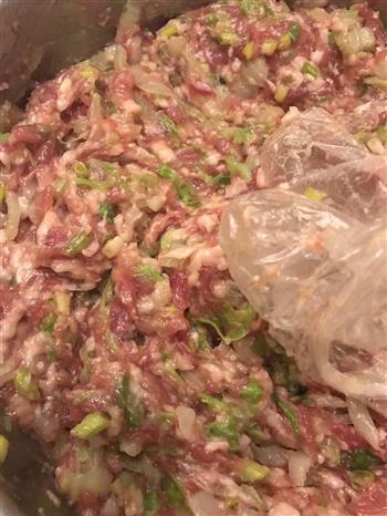 猪肉白菜饺子的做法图解7