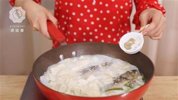 鲫鱼豆腐汤-迷迭香的做法步骤15