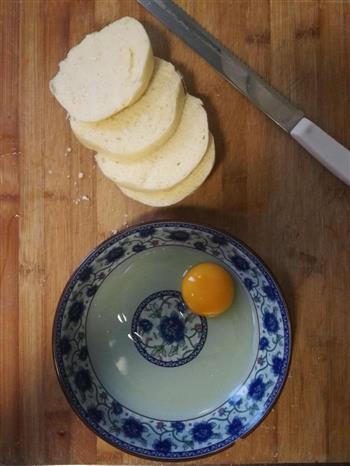 快手宝宝早餐食谱-馒头鸡蛋干+玉米面粥+火腿片的做法步骤1