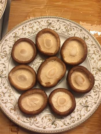 蒸香菇鹌鹑蛋的做法步骤1